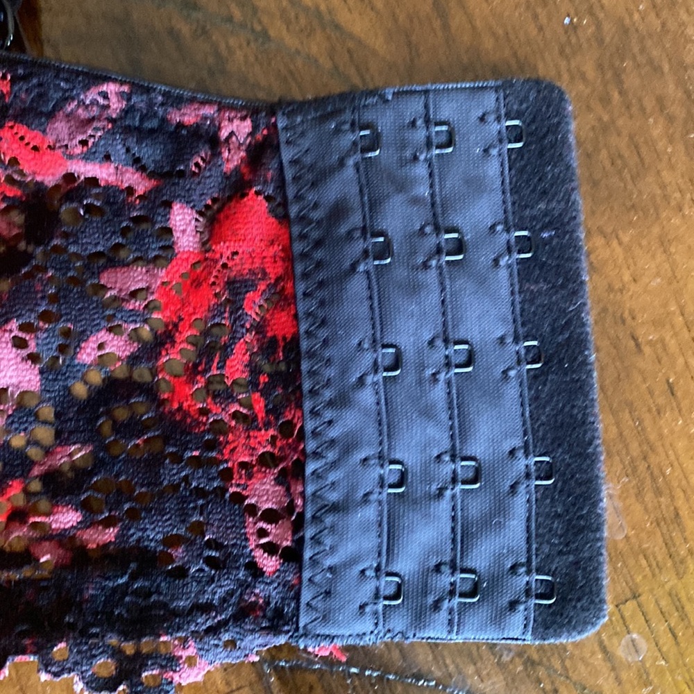 Red Black Floral Lace Bra Set - Picture 10 of 12